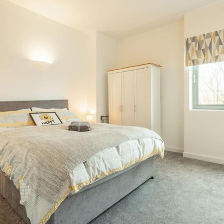 Central Bedford: Two Bedrooms, Breakfast Basket Екстер'єр фото