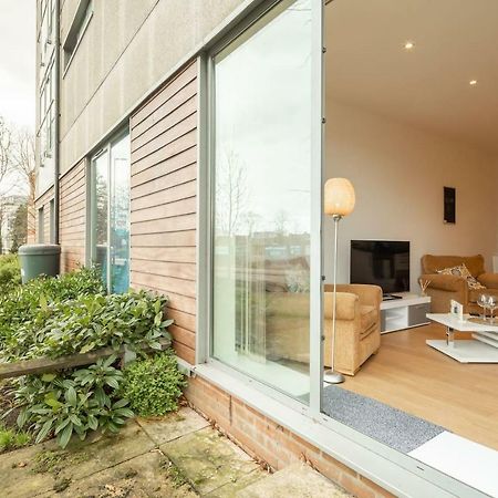 Central Bedford: Two Bedrooms, Breakfast Basket Екстер'єр фото