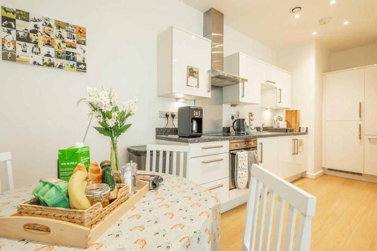Central Bedford: Two Bedrooms, Breakfast Basket Екстер'єр фото