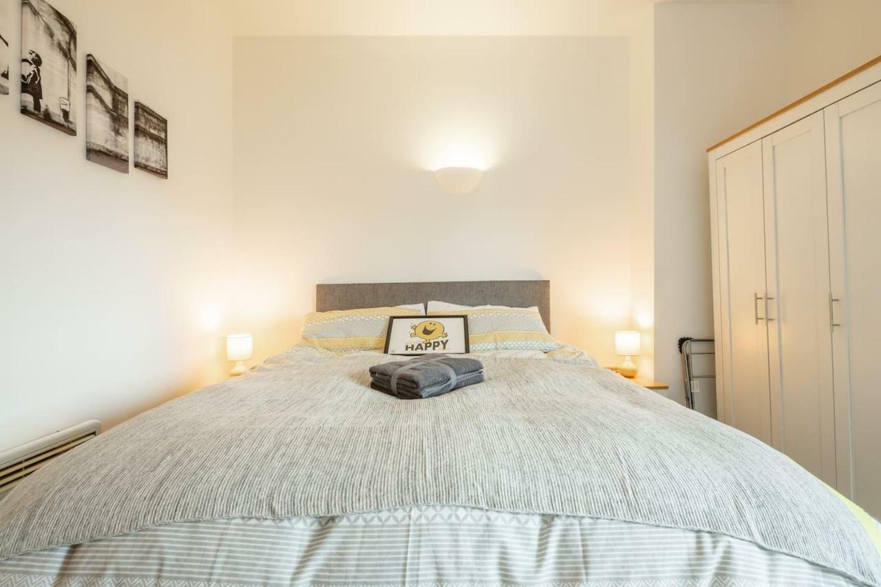 Central Bedford: Two Bedrooms, Breakfast Basket Екстер'єр фото