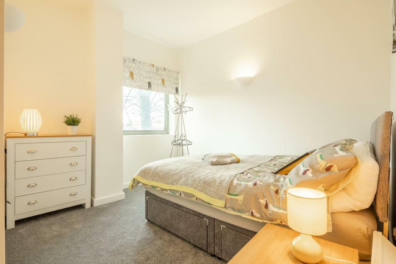 Central Bedford: Two Bedrooms, Breakfast Basket Екстер'єр фото