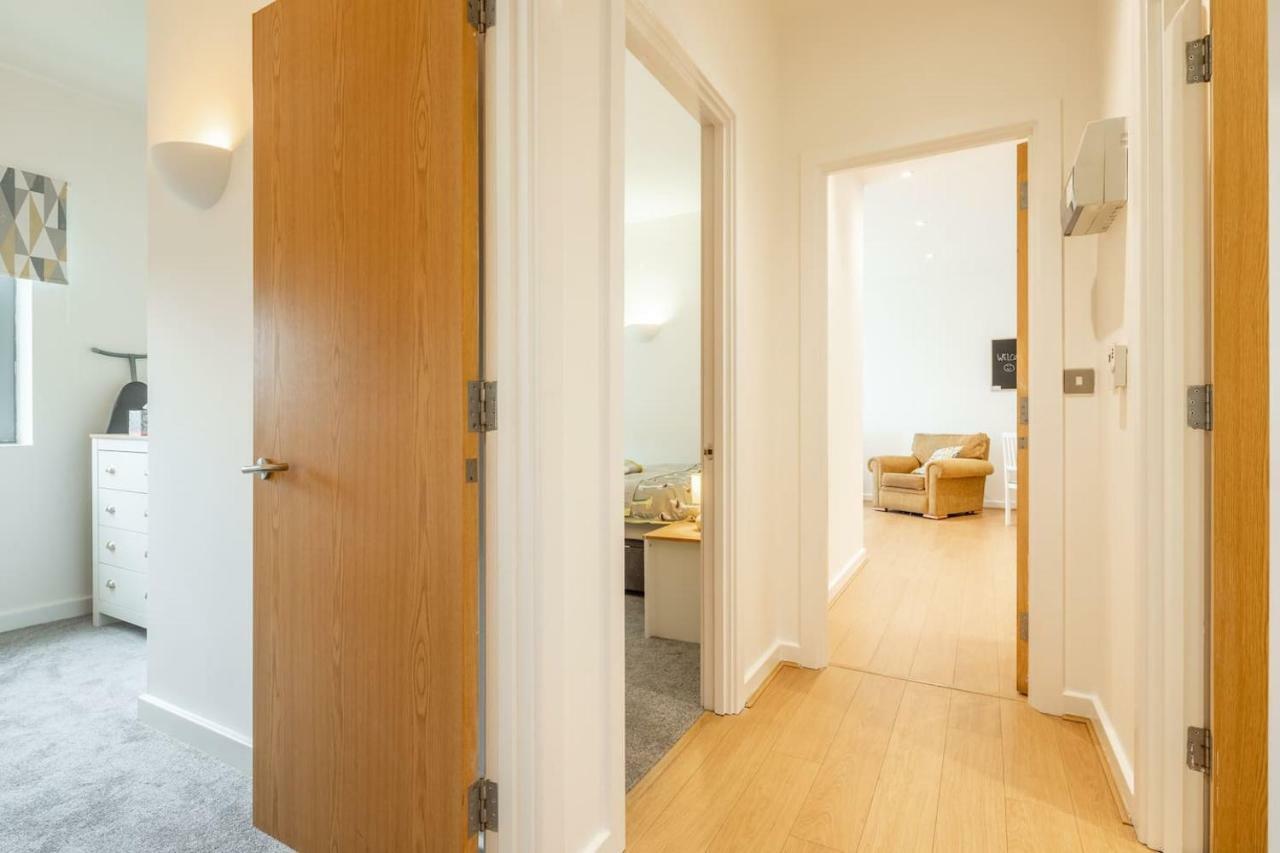Central Bedford: Two Bedrooms, Breakfast Basket Екстер'єр фото
