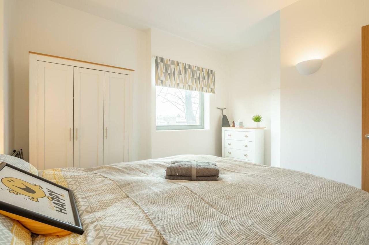 Central Bedford: Two Bedrooms, Breakfast Basket Екстер'єр фото