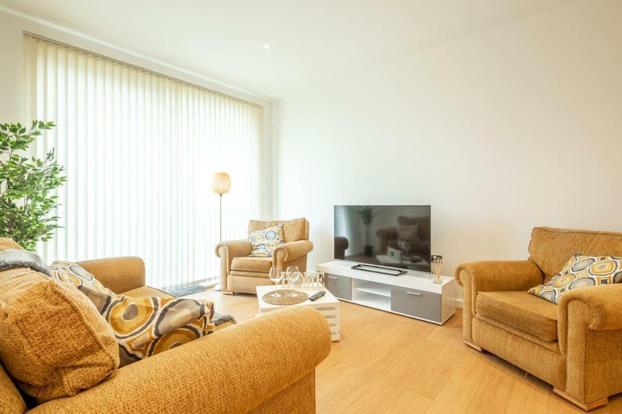Central Bedford: Two Bedrooms, Breakfast Basket Екстер'єр фото